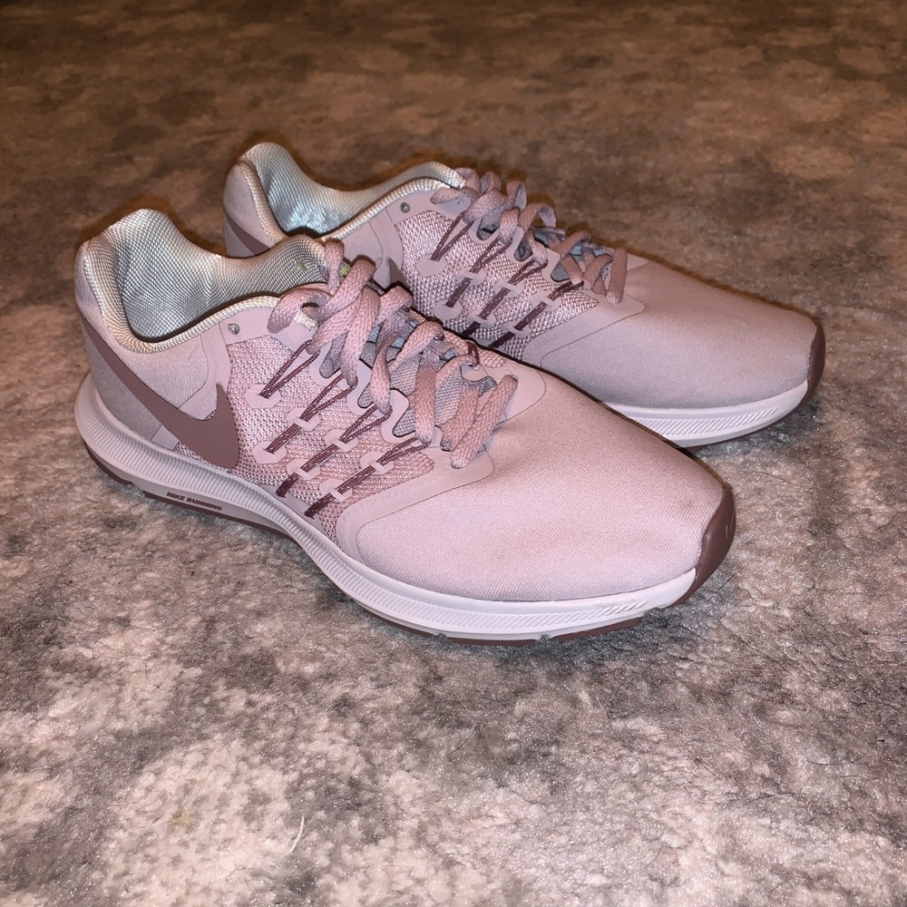Dusty rose womens run swift Nikes